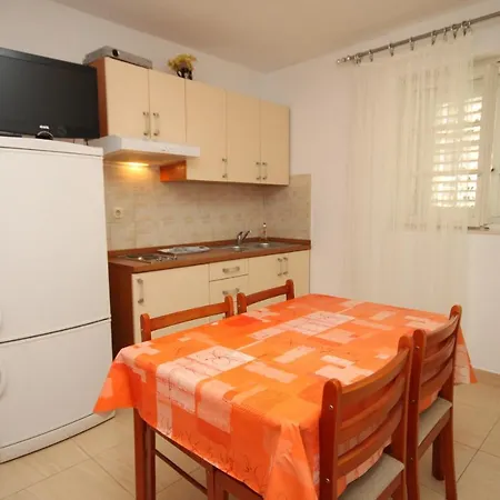 Daire With A Parking Space - 6844 Makarska