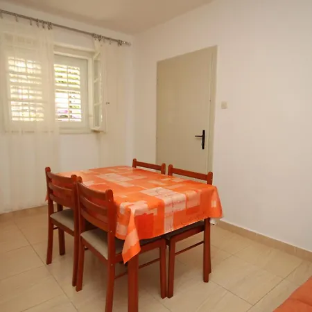 With A Parking Space - 6844 Daire Makarska